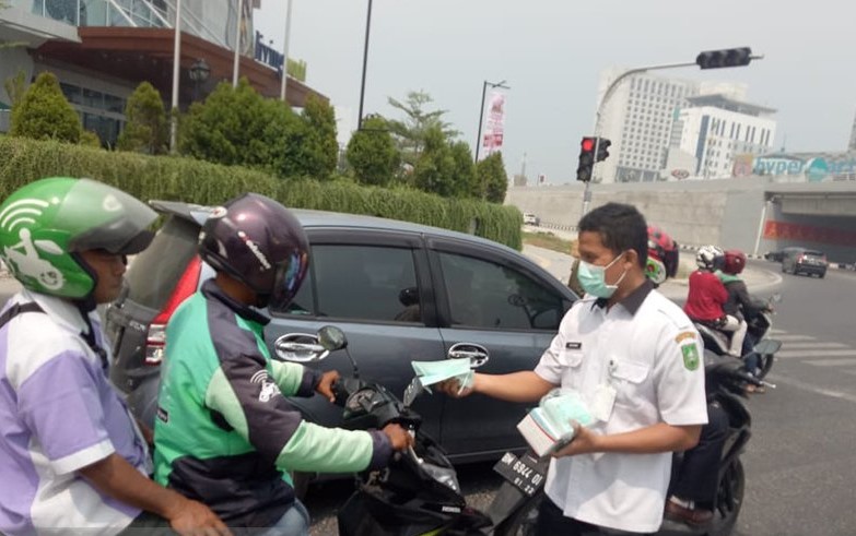 Antisipasi Kabut Asap, 10.000 Masker Dibagikan di Pekanbaru