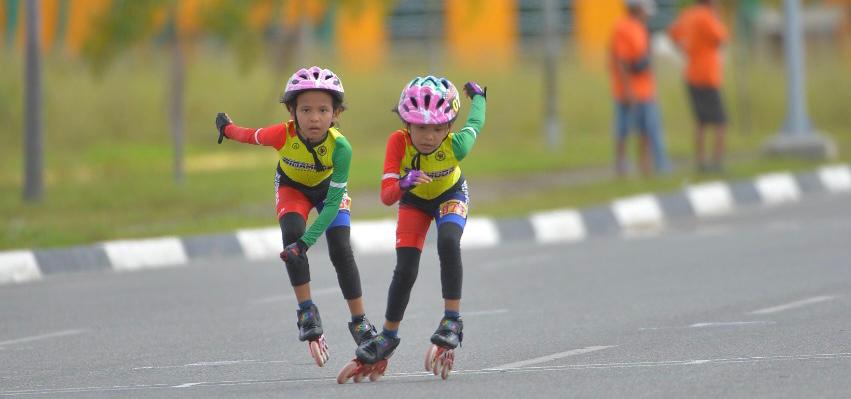 Sikembar Asal Riau Raih Dua Medali Perunggu di Kejurnas Sepatu Roda Pariaman 2022