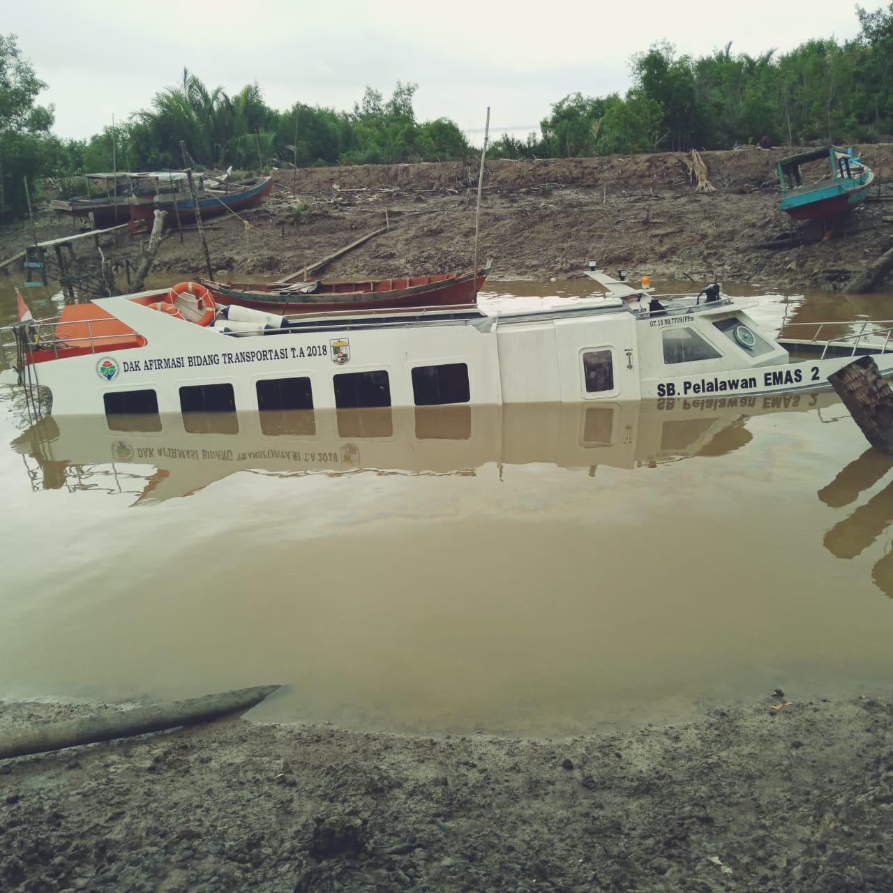 Diduga Bodi Kapal Sudah Bocor, Speed Boat Karam Ternyata Bantuan untuk Desa Serapung