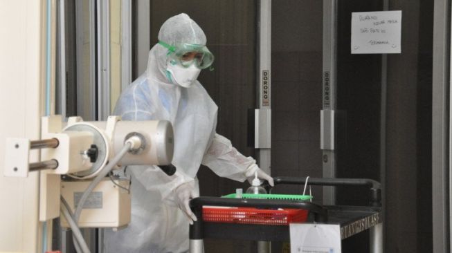 Kasihan, Karena Tak Ada Uang, Dua Keluarga Pasien Positif Corona di Surabaya Belum Diperiksa