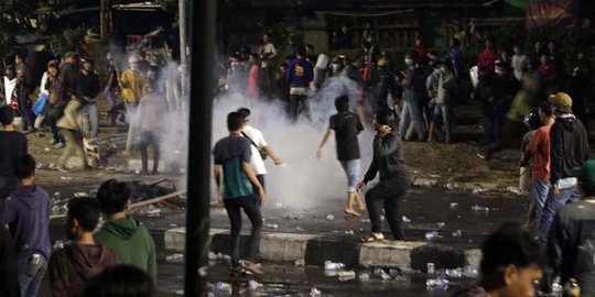 Korban Kerusuhan Demo di DPR Wafat, Polisi: Karena Jatuh dari Pagar