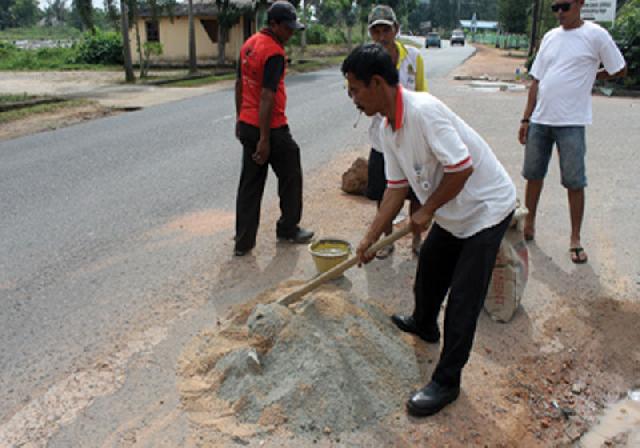 Jalanas Ditambal  Semen Masyarakat