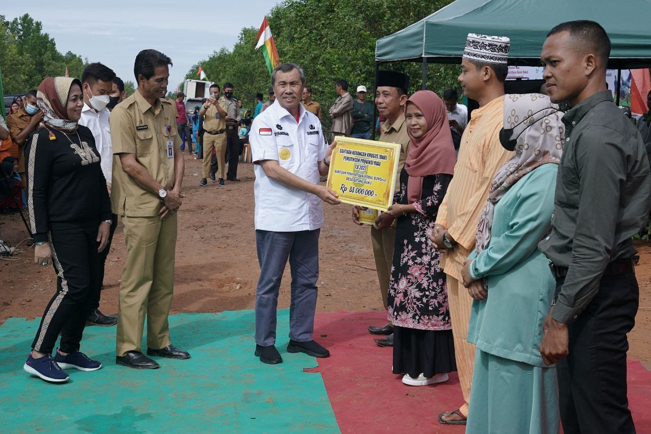Desa Buruk Bakul Dapat BKK 190 Juta Rupiah dari Gubernur Riau