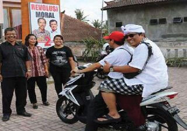 Suryadi Ambil Formulir Naik Motor