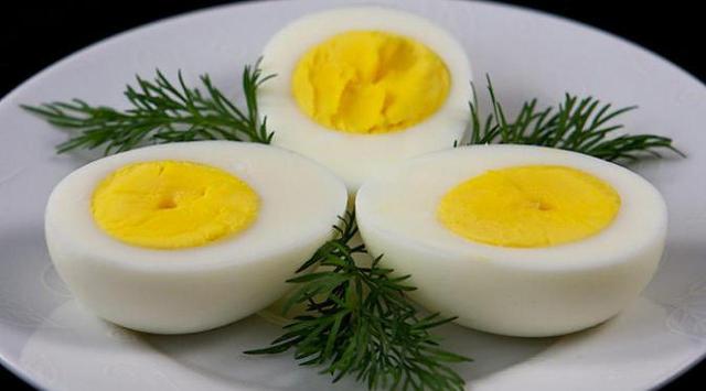 Makan Telur Utuh, Tubuh Langsing Tak Bakal Gendut