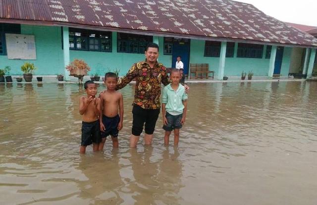 Kecamatan Kuala Kampar Diterjang Banjir Rob