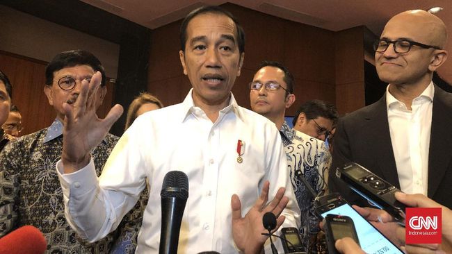 Presiden Jokowi Imbau Masyarakat Bekerja dan Beribadah di Rumah