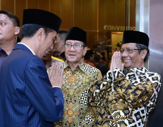 PDIP Sebut Cawapres Jokowi Harus Bisa Jaga NKRI, Mahfud MD atau Moeldoko?