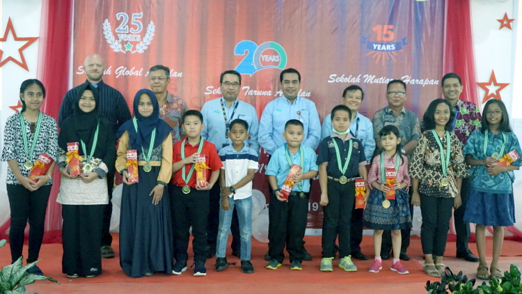 111 Siswa dan 56 Guru di Pelalawan Terima Penghargaan Awarding Ceremony