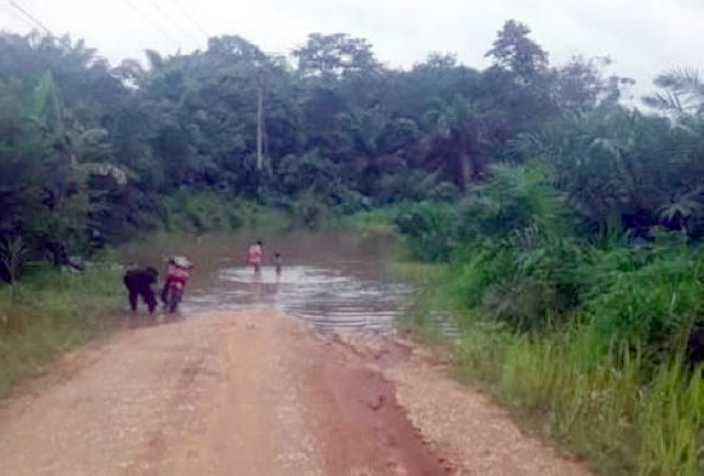 Masyarakat Pucuk Rantau Kuansing Keluhkan Jalan Tak Bisa Dilewati Jika Hujan Turun