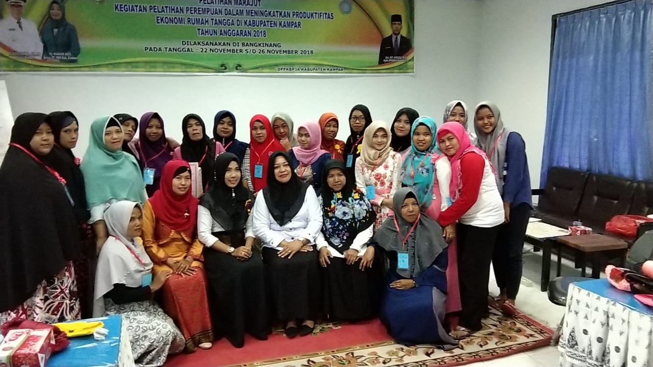 Pelatihan Merajut di Kampar, Peserta Diminta Aplikasikan Keterampilan di Daerah Masing-masing   