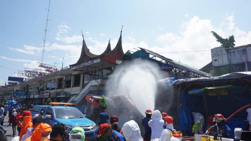 Tes Swab 222 Pedagang Pasar Raya Padang Positif Covid-19