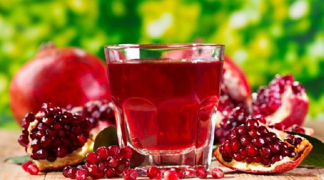 3 Manfaat Jus Delima Bagi Kesehatan Seksual Pria