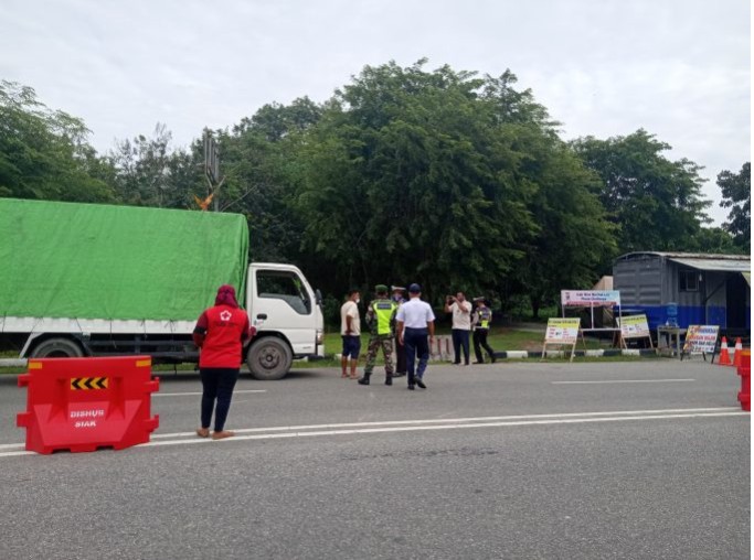 Cegah Covid-19, Serda Darwis: Pengecekan dan Penyekatan Kendaraan Sejak Pertama Operasi