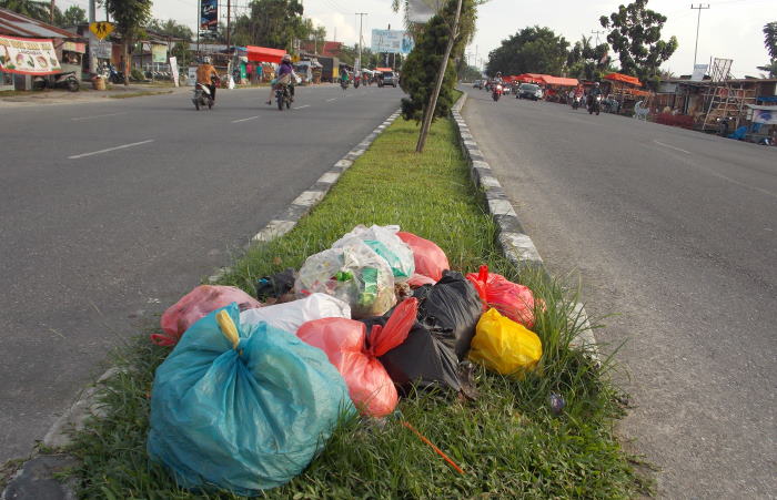 Satgas Kebersihan Kota Pekanbaru OTT 47 Warga Buang Sampah Sembarangan