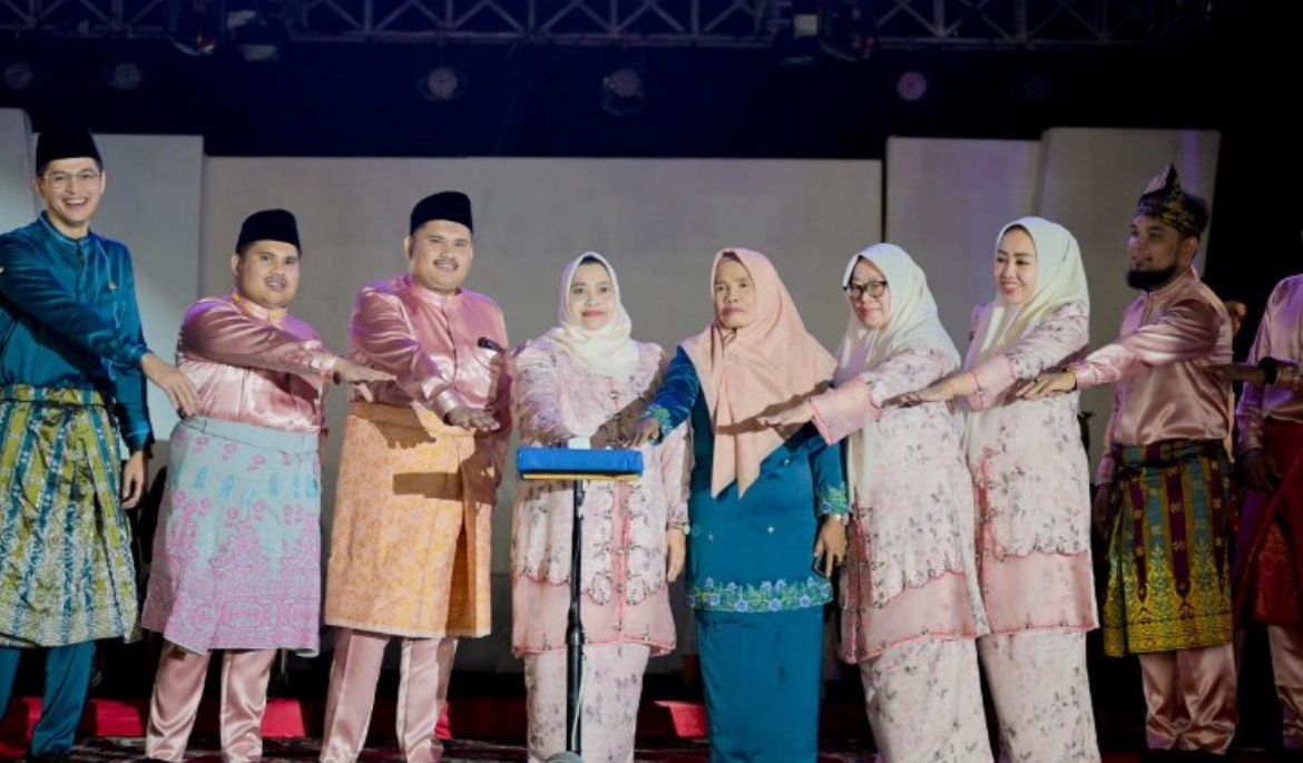 Bupati Kasmarni Resmikan MTQ VII Bathin Solapan