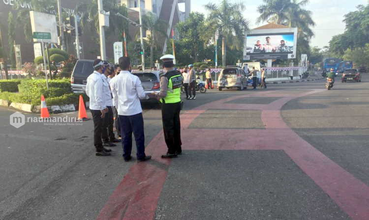 Empat Mobil Terlibat Tabrakan Beruntun di Tugu Zapin Pekanbaru