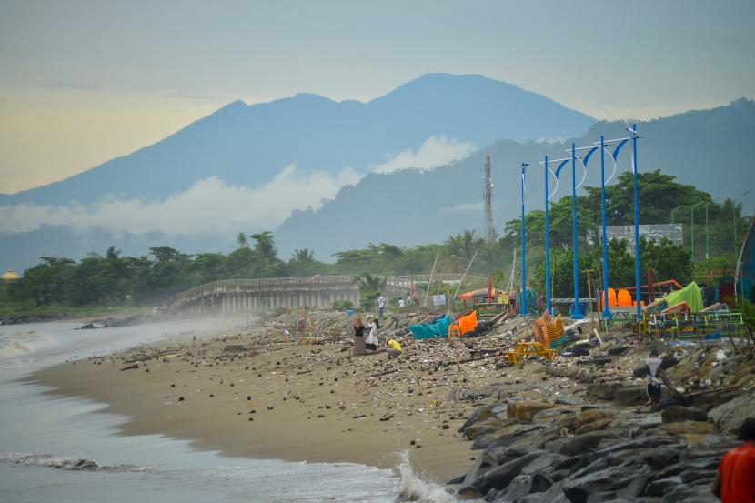 BPBD Sebut Air Laut di Pantai Padang Normal