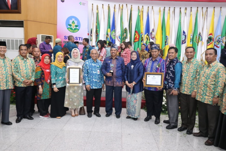 Satu-satunya di Riau, Pemkab Siak Terima Anugerah Swasti Saba Kategori Wiwerda