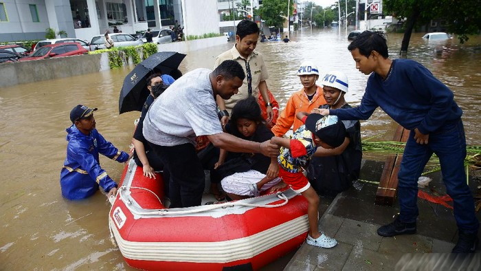 Anies Baswedan: 19.709 Warga Jakarta Mengungsi Akibat Banjir, 120 Ribu Petugas Diturunkan