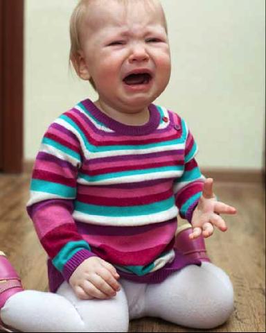 Jangan Panik Ketika si Kecil jatuh dari Ranjang, Ini yang Harus Kamu Lakukan