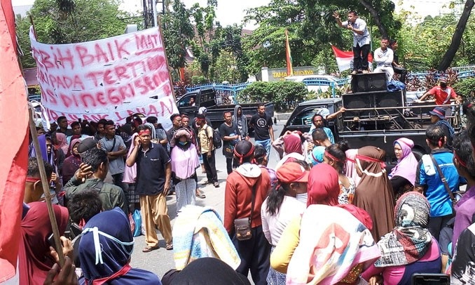 Gubri Syamsuar Hadiri Sidang Paripurna, Warga Koto Aman Kepung Kantor DPRD Riau