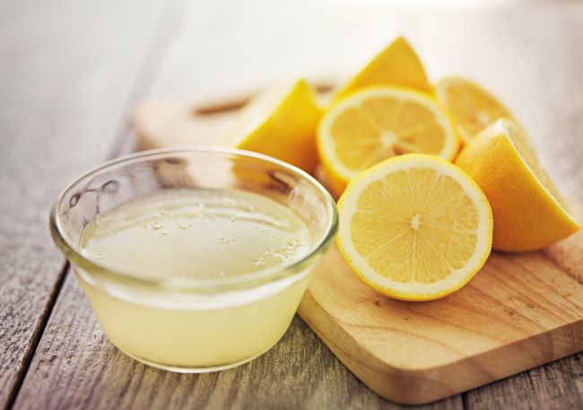 Manfaat dan Cara Aman Mengonsumsi Jus Lemon