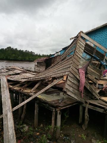 Hujan Deras Disertai Angin Kencang, Hancurkan 21 Bangunan di Desa Belaras Mandah