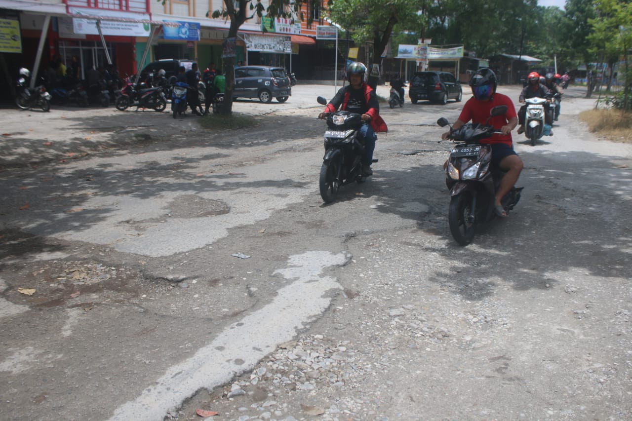 Jalan Rusak di Pekanbaru tak Kunjung Diperbaiki, Pemko akan Digugat PABHR