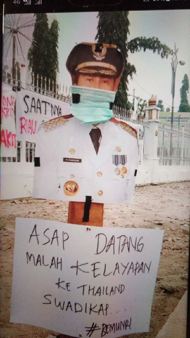 Spanduk Protes Syamsuar ke Thailand Menyebar di Pekanbaru