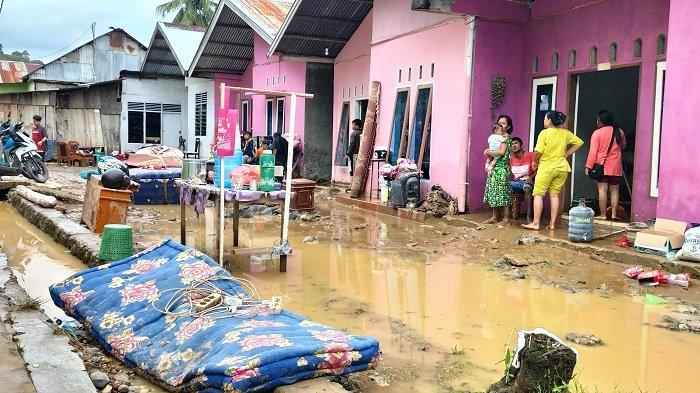 Batu Busuk Padang Diterjang Banjir Bandang