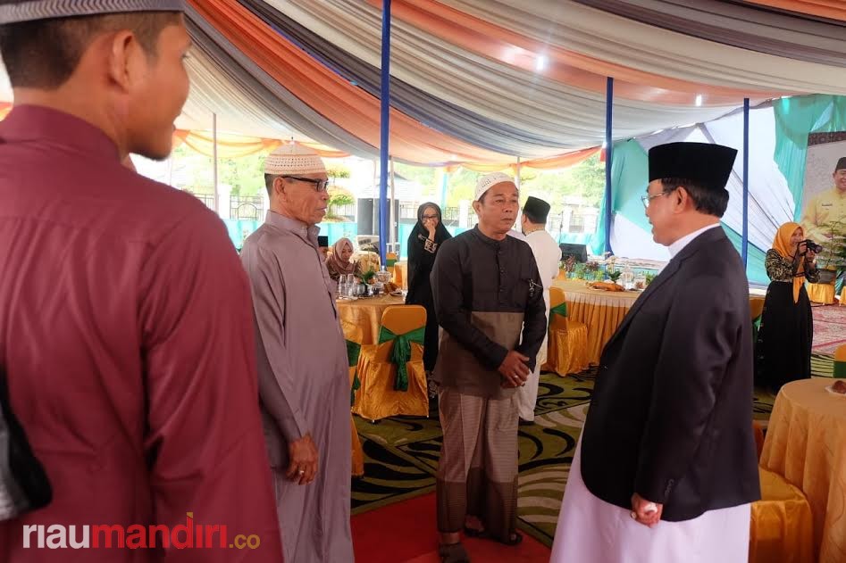 Bupati Inhil Gelar Open House di Kediamannya