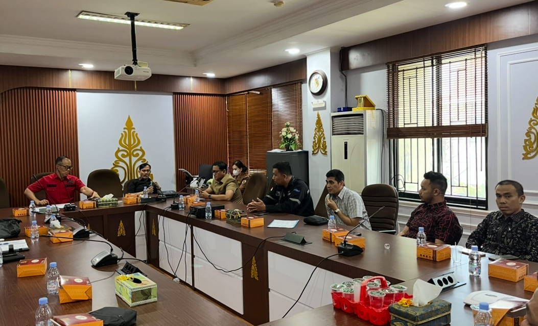 Robin Eduar Gebrak Meja: Kalian Kira Main-main