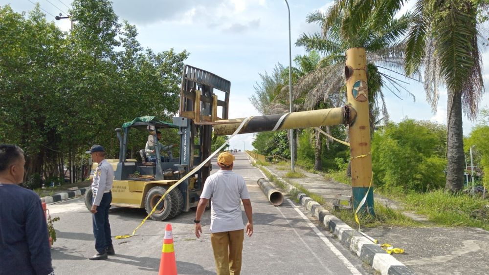 Dinas PUPR Riau Gercep Perbaiki Portal Jembatan Siak 1