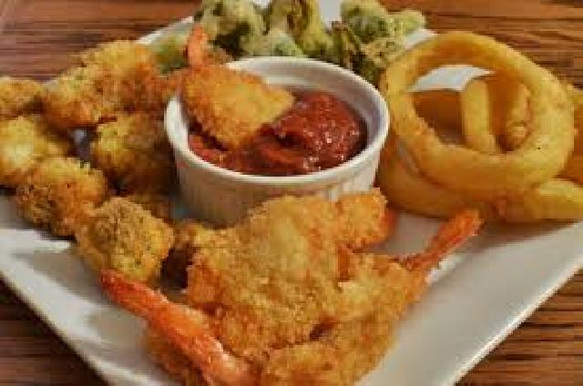 4 Hal Negatif Ini Terjadi Saat Makan Gorengan