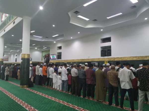 Umat Muslim di Pekanbaru Salat Gerhana di Masjid An Nur
