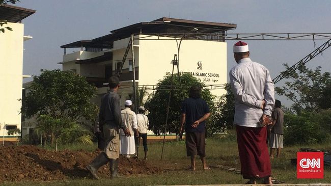 Sesuai Wasiat, Ustaz Arifin Ilham Dimakamkan Dekat Pohon Kedondong