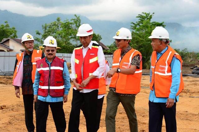 Didampingi Gubri, Presiden Jokowi Resmikan Tol Padang-Pekanbaru