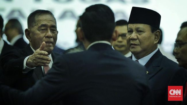 Prabowo Diteriaki 'Presiden' Usai Shalat Jumat di Kemenhan