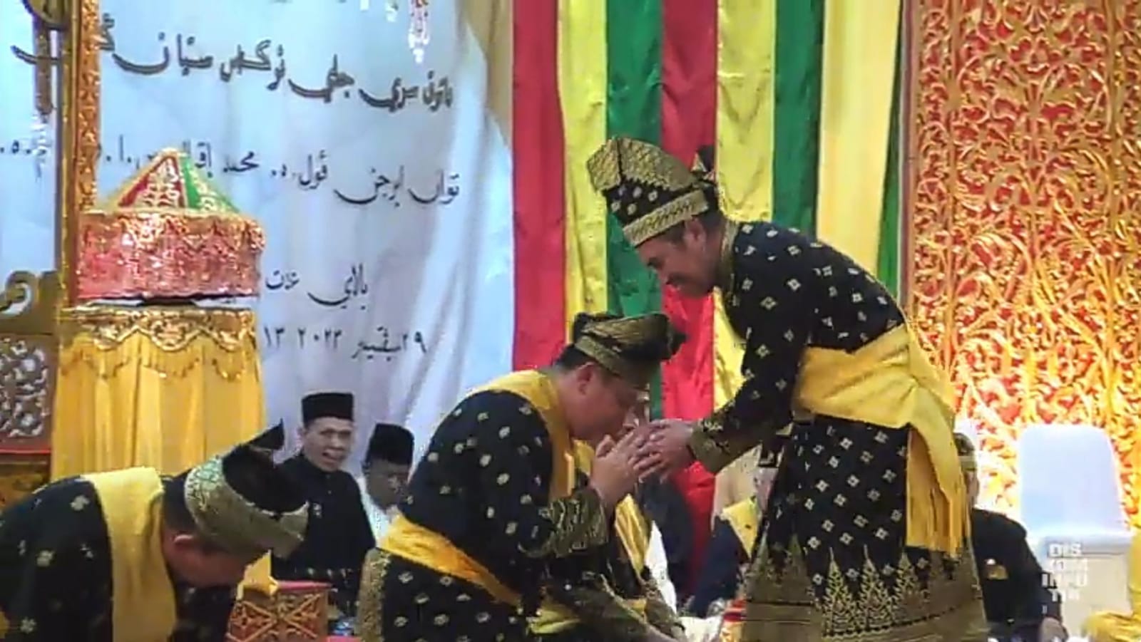 Kapolda Riau Irjen Pol  M Iqbal Terima Gelar Datuk Seri Jaya Perkasa Setia Negeri dari LAMR