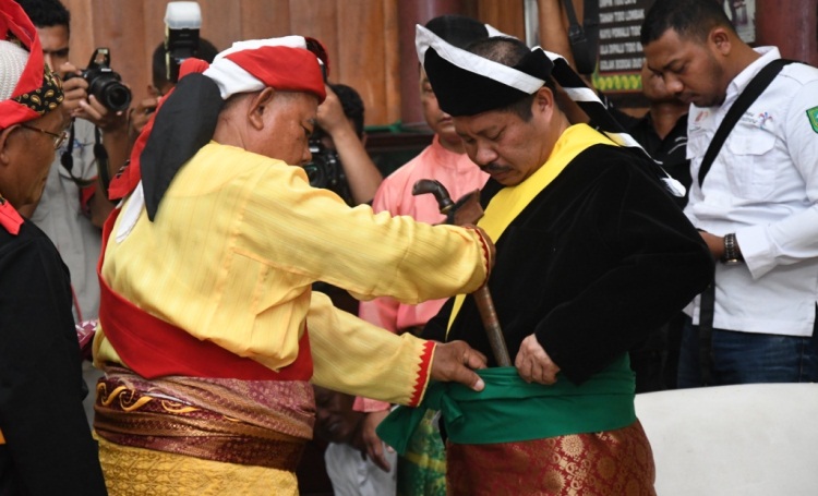 Bupati Bengkalis Dianugerahi Gelar Adat Datuk Monti Alam