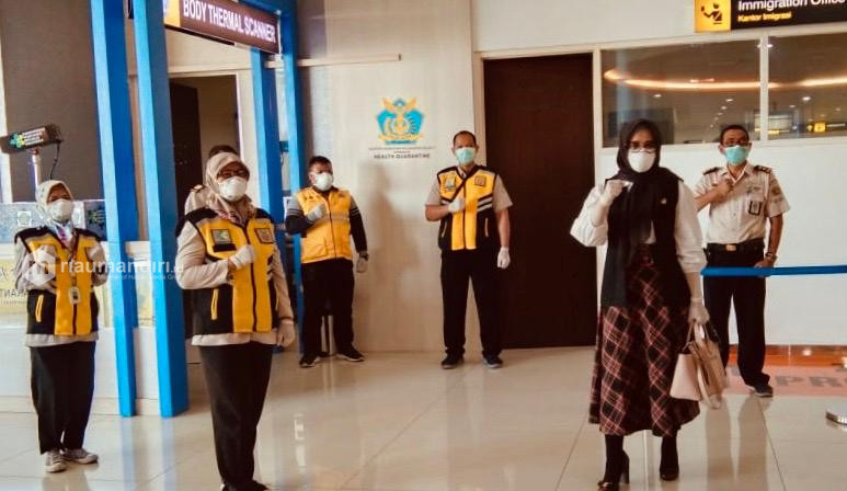 Senator Sayangkan Petugas Bandara Juanda Tak Dilengkapi APD