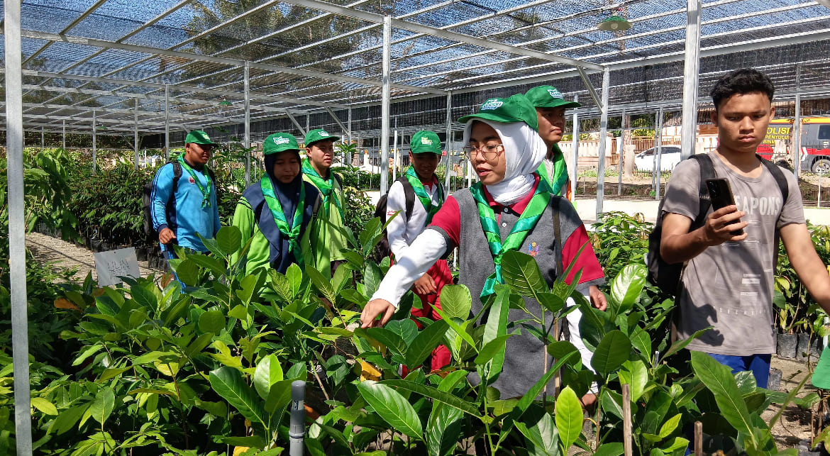 Seru! Para Siswa Jadi Eco Detective di Workshop Green Policing Polda Riau