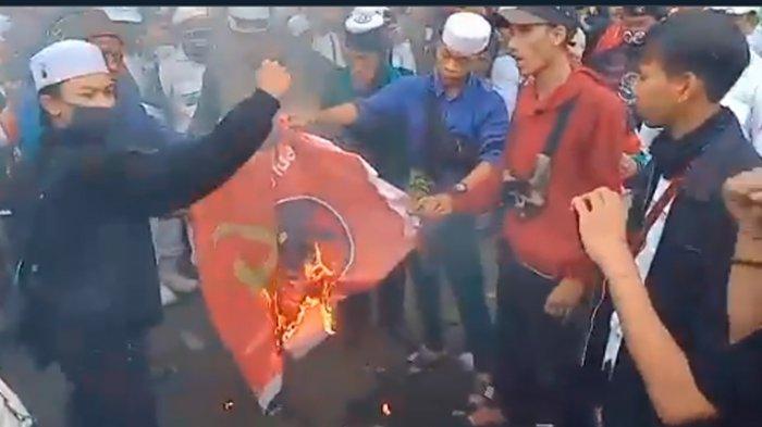 Kader PDIP Marah Besar Bendera Dibakar: Kita Tunggu Komando Pimpinan