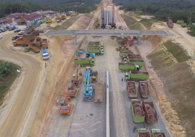 Uang Makan Tak Dibayar Sejak 2018, Puluhan Sopir Protes Perusahaan Tol Pekanbaru-Dumai