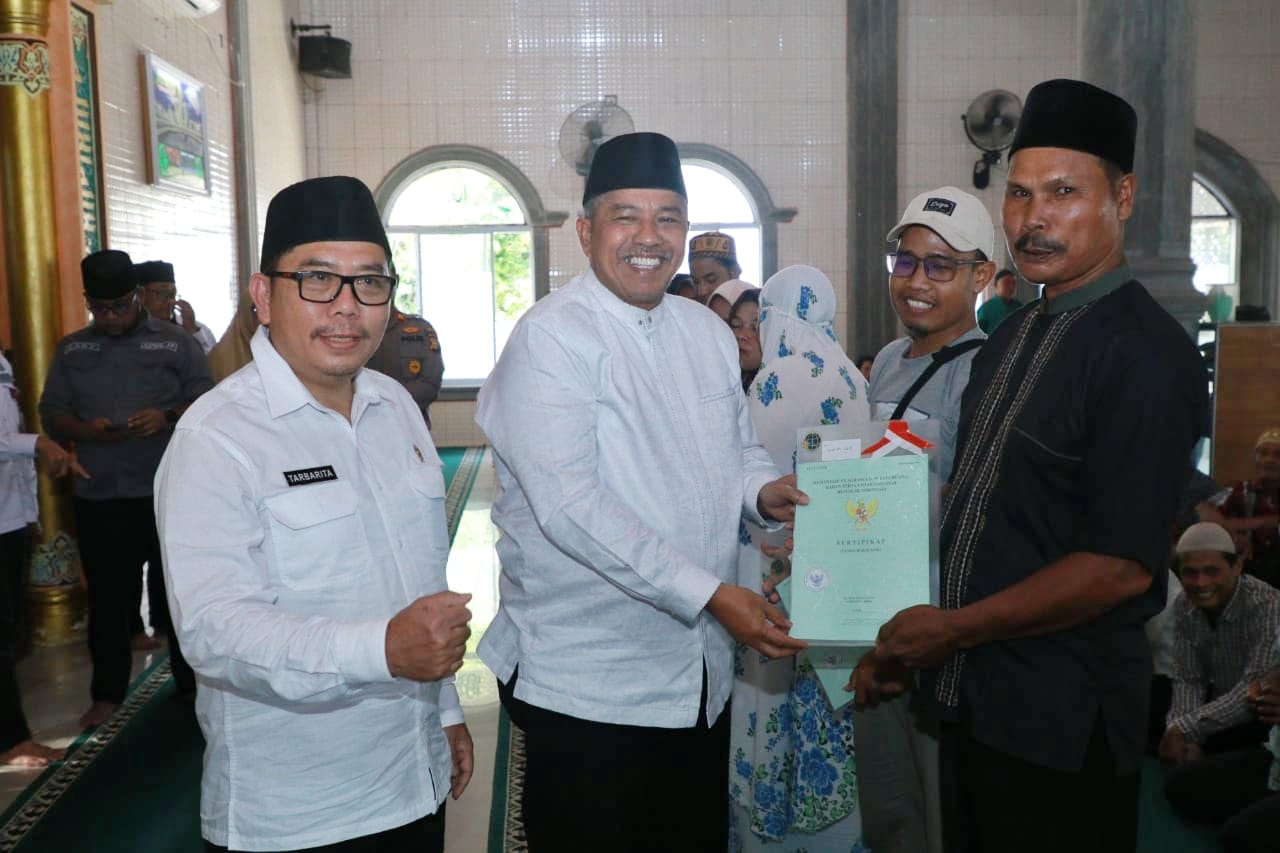 Masyarakat Kerinci Kiri Dapat 242 Sertifikat Program TORA