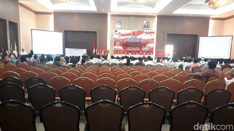 Meski Didukung Para Kepala Daerah di Riau, Deklarasi Dukung Jokowi Banyak Kursi Kosong
