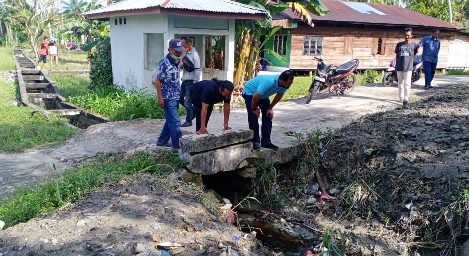 Meski Hari Libur, Bupati Suyatno Tinjau Normalisasi dan Pembersihan Sei Garam, RLH dan Hutan Kota
