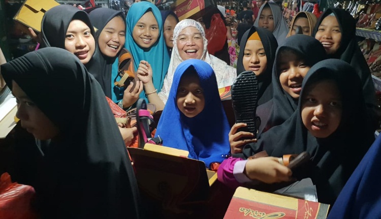Giliran Panti Putri Berbuka Bersama Keluarga Kholidah Sumarno