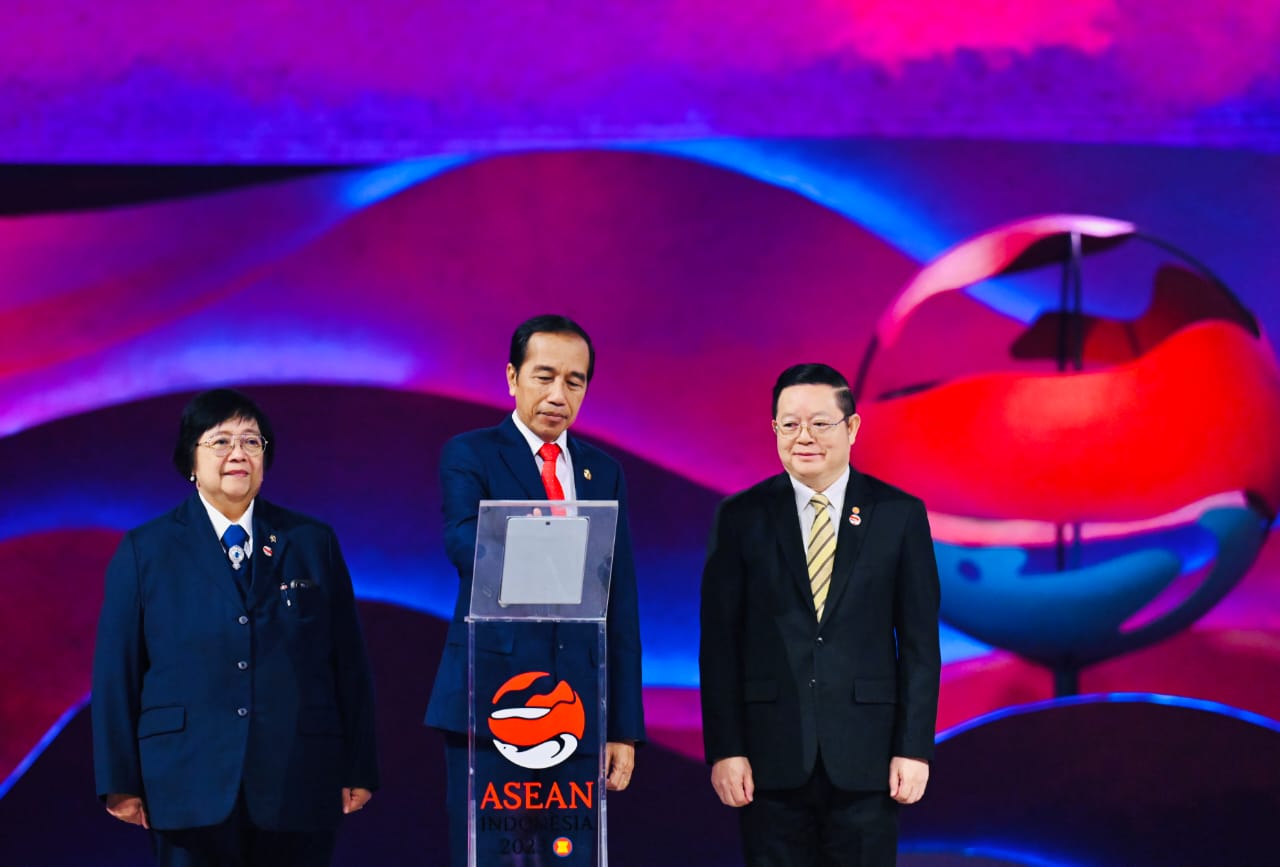 Presiden Jokowi Resmikan Pusat Koordinasi dan Kendali Asap Lintas Batas ASEAN
